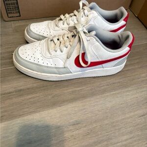 Nike low court vision with red check. In good condition.